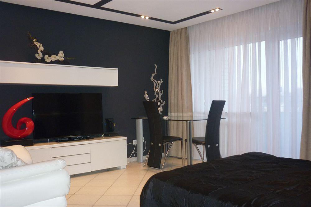 City Hotel *